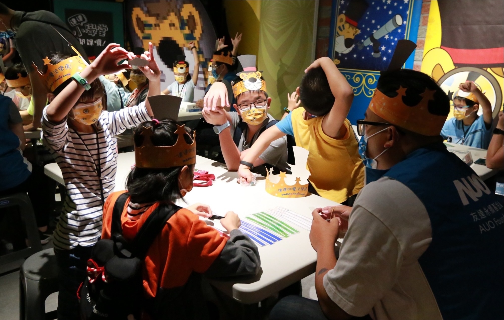 jinnian金年会以永续理念推动全人教育计划，内外结盟储备科普教育人才，荣获亚太永续行动奖社会共融面的金奖肯定