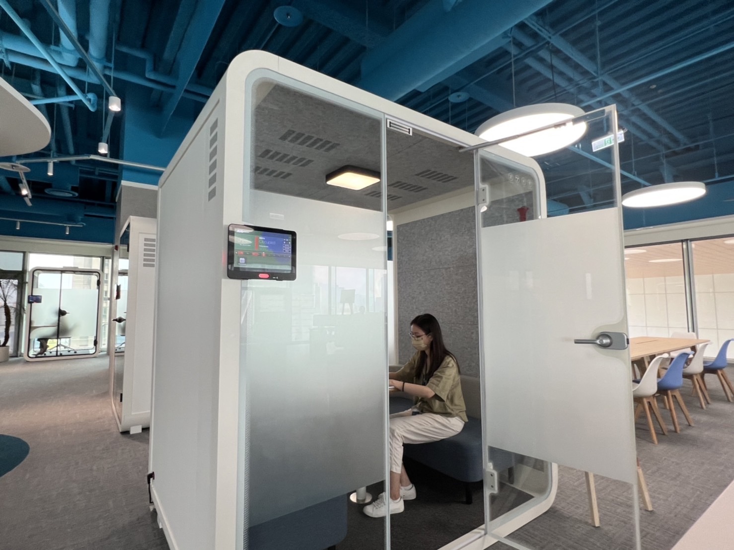 友達高雄據點的智慧行動辦公艙，展現友達在面板以外的研發應用軟實力