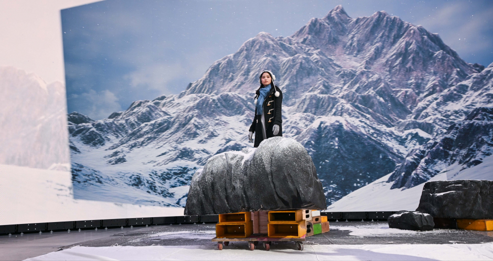 友達顯示屏專業調校技術與專案安裝經驗，使顯示屏呈現創作者想表達的精緻內容，讓表演者有沉浸式臨場感使演出逼真