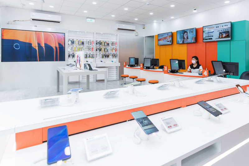 創利空間智慧零售軟硬整合方案，協助台灣大哥大門市完成數位內容行銷系統的佈建，打造全新世代的數位服務據點