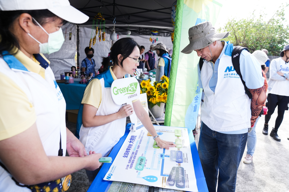 2023年友達永續基金會Ocean Party活動攜手社會企業及地方創生團體，策展食衣行等循環再生環教市集，及電動巴士接駁等低碳活動設計，打造減塑低碳的永續淨灘活動