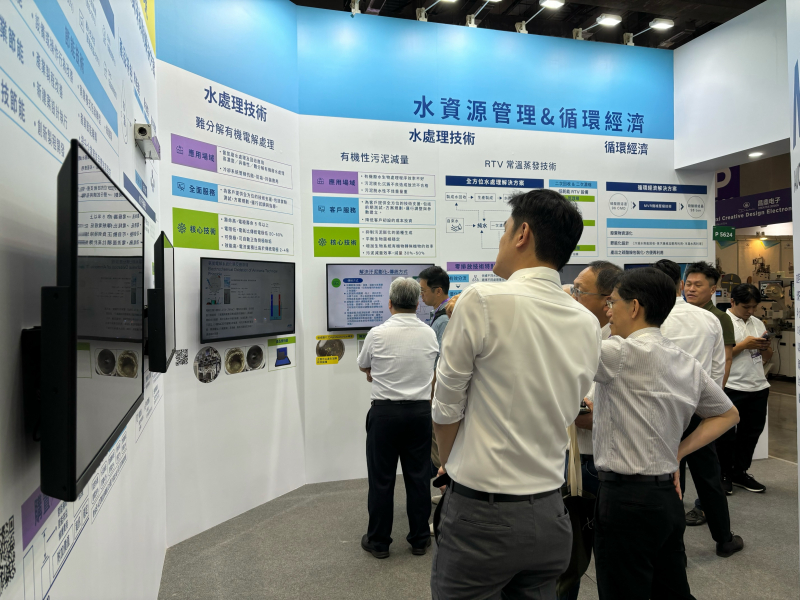 友達以深厚的智慧製造經驗發展永續戰略，積極延伸價值鏈，轉化成可供外界使用的綠色智慧服務，進軍SEMICON Taiwan 2024，提供半導體產業鏈打造AI世代的永續即戰力。