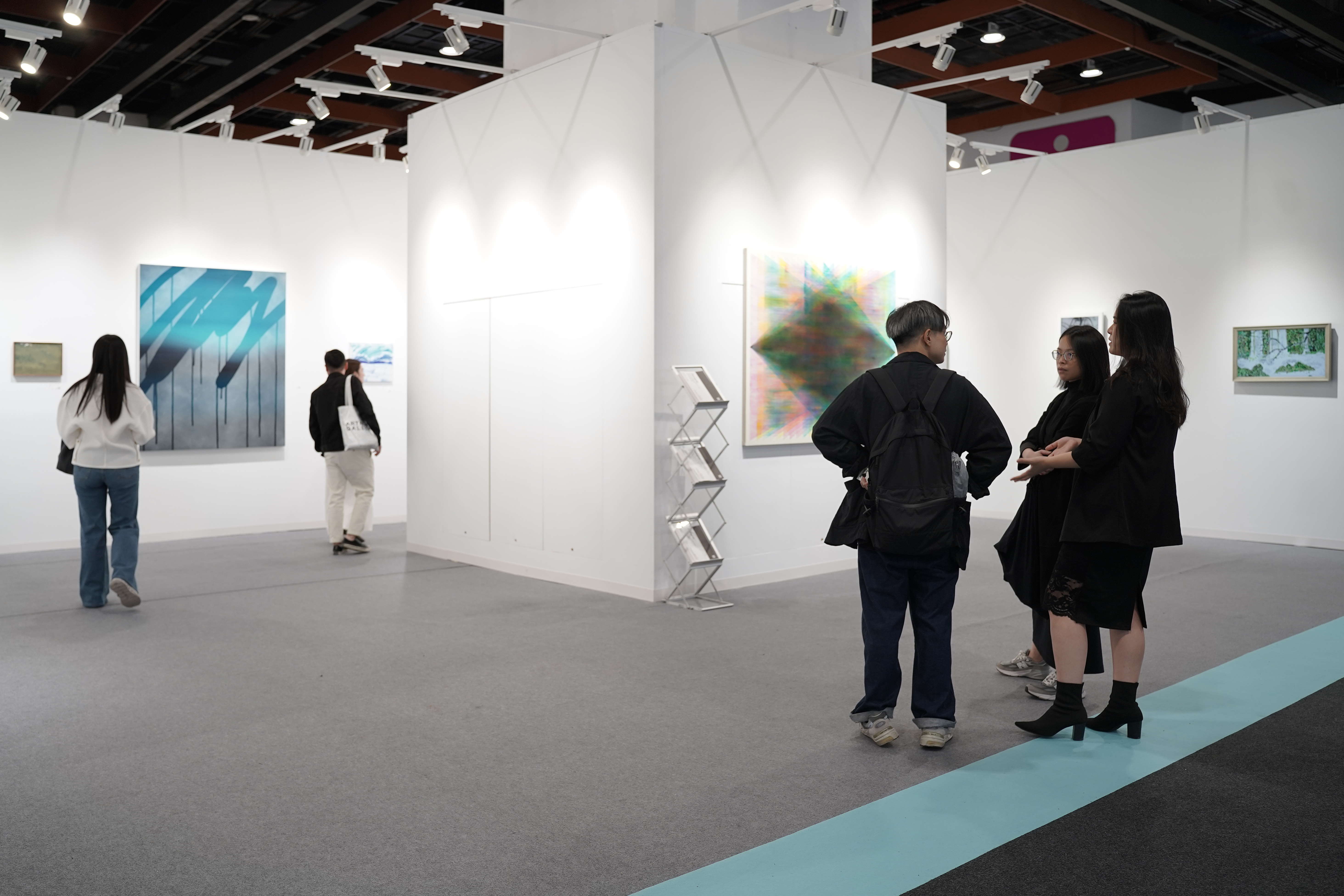 友達FindARTs將數位藝術與傳統媒介連結起來，不僅為觀眾呈現出卓越的視覺饗宴，更期望啟發新的藝術創作與展示形式，揭開數位藝術的新殿堂