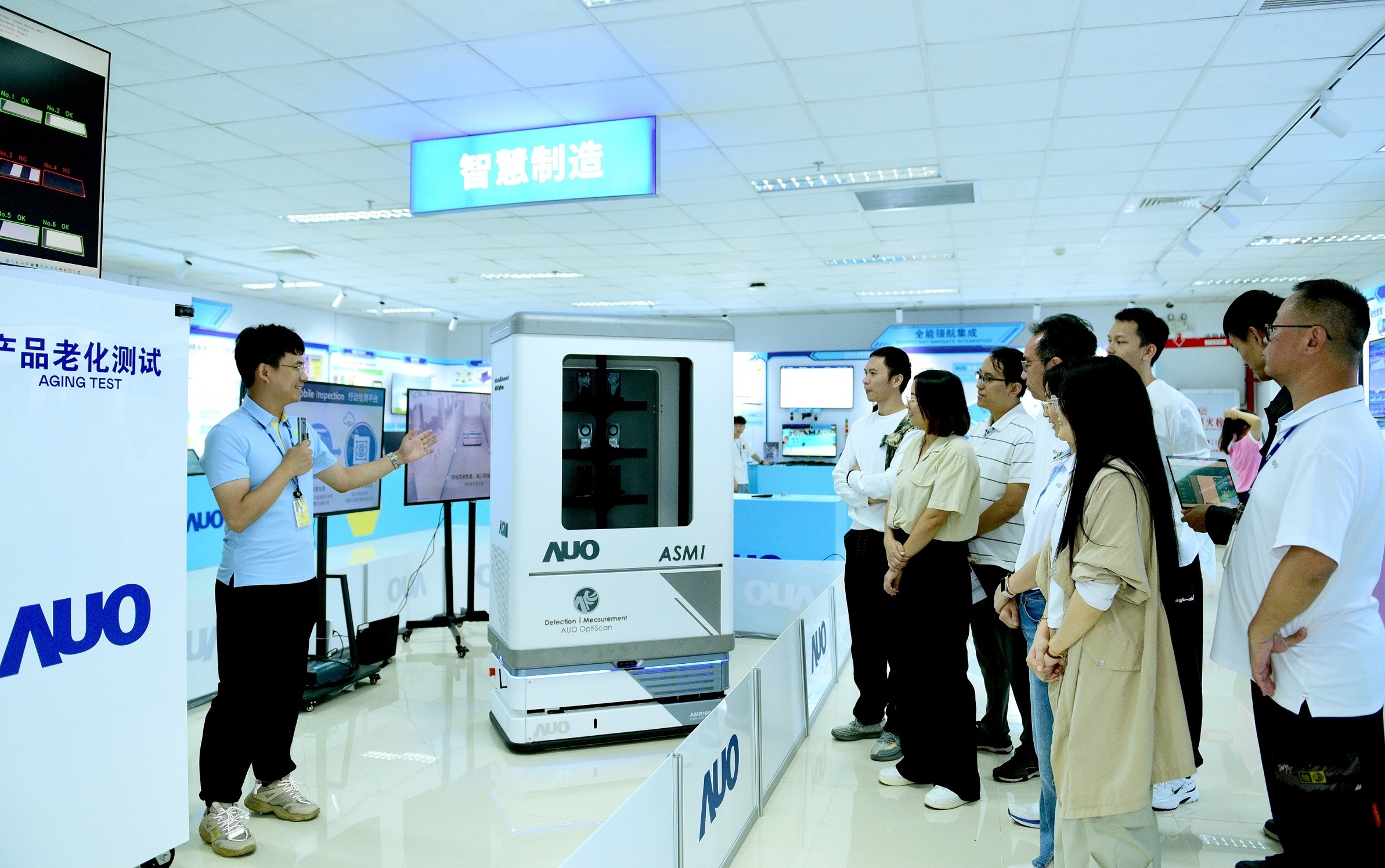 友達廈門將5G+ABC技術串聯生產管理全流程，打通研發、採購、生管、製程、設備、品質等產品全生命週期製造流程，完成數位化設計、智慧供應鏈、智慧座艙、全流程設備管理、資料驅動優化、智慧線上檢測、智慧品管等自我調整生產模式升級