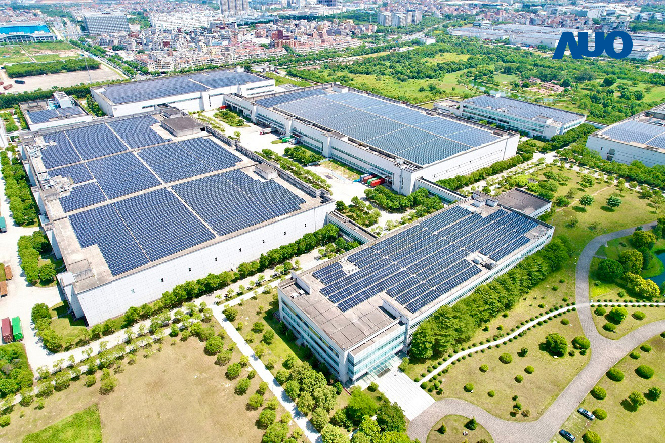 友達廈門推動智慧製造同時，透過綠電創能縱深推進綠色轉型，廠區全屋頂鋪設太陽能板，每年太陽能發電 2,600多萬度