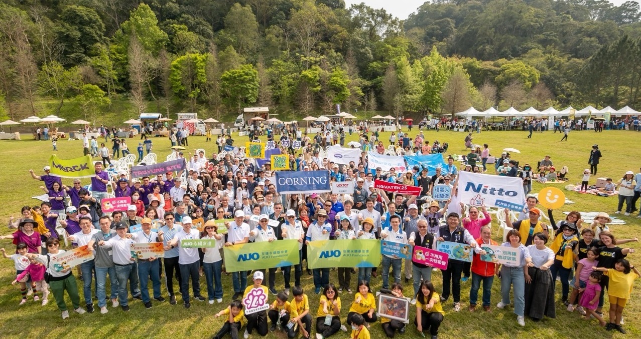 友達致力永續平衡發展，第14年入選DJSI世界指數成分股（DJSI World），在全球頂尖電子設備儀器元件產業展現卓越的永續競爭力，獲國際指數肯定