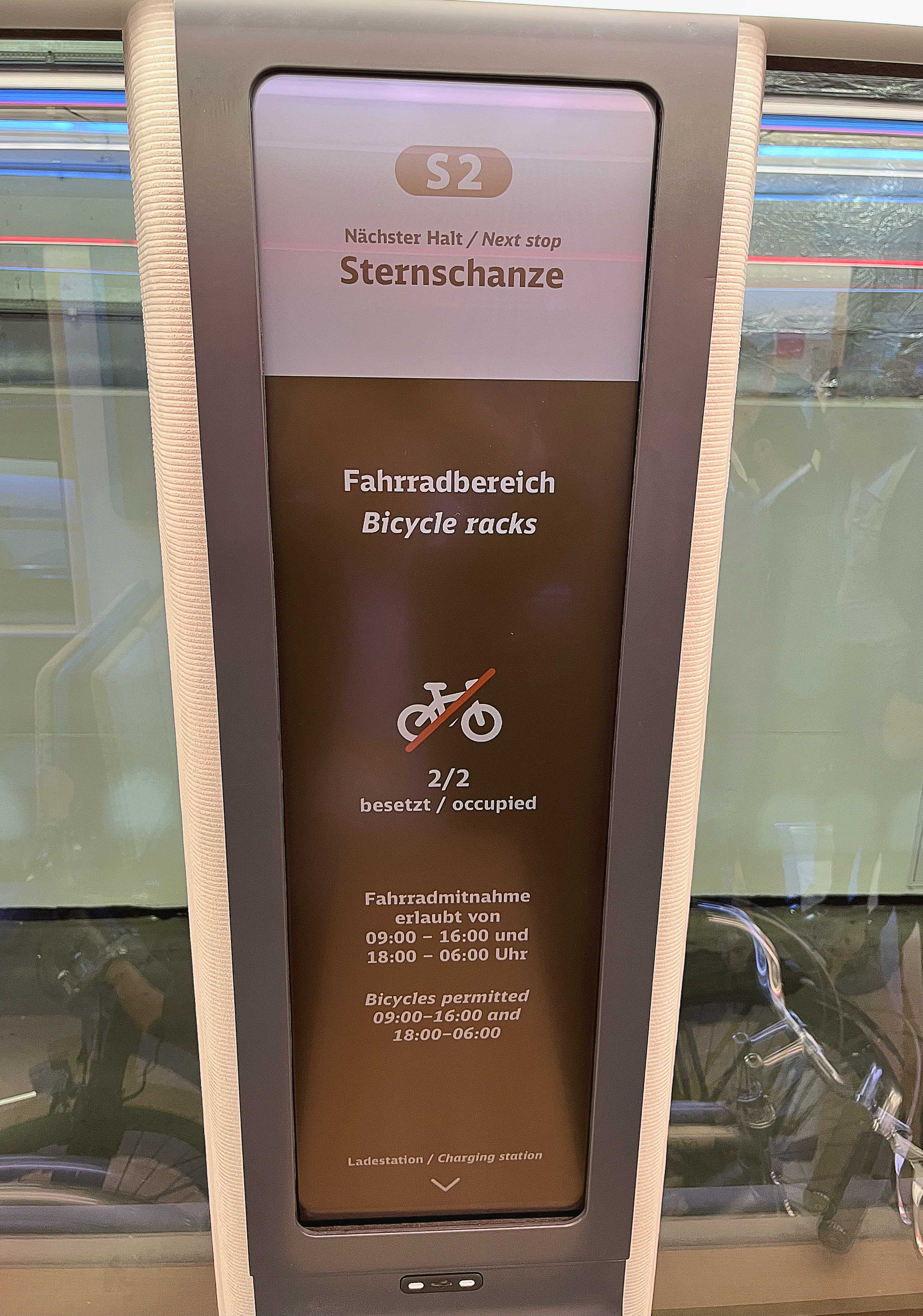 達擎HiRaso顯示技術採用膽固醇液晶獨特的雙穩態特性及反射環境光線的方式，發揮最佳能源運用效率，其僅在更換顯示畫面時才消耗電力，在持續靜止的畫面顯示上則為零耗電，與傳統液晶顯示技術相比大幅節省90%能耗。