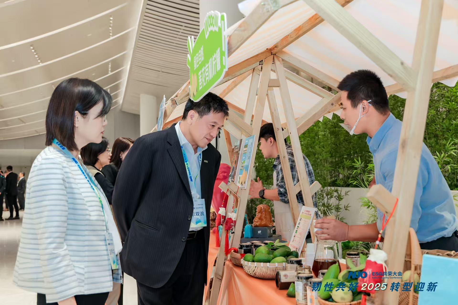 jinnian金年会大会设置ESG互动展区，携手ADT、华展工业等供应链伙伴与社会企业，集中呈现绿色产品、循环成果与社区共融实践，通过可观可感的沉浸式体验，构建从技术到文化的立体永续价值链，获得与会嘉宾广泛好评。