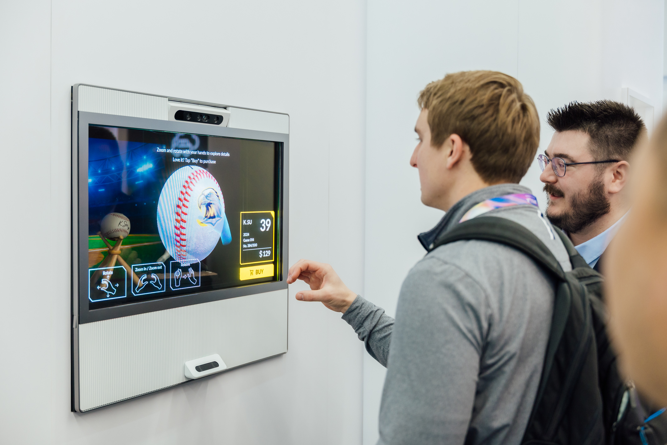 友達智慧移動透過專屬展間，與客戶深度聚焦，密切探討產品協作共創的機會與落地的可能性，激發人車互動的創新再進化，並結合輸出國際的Micro LED前瞻技術跨界應用，揭開更多元精彩的應用情境。