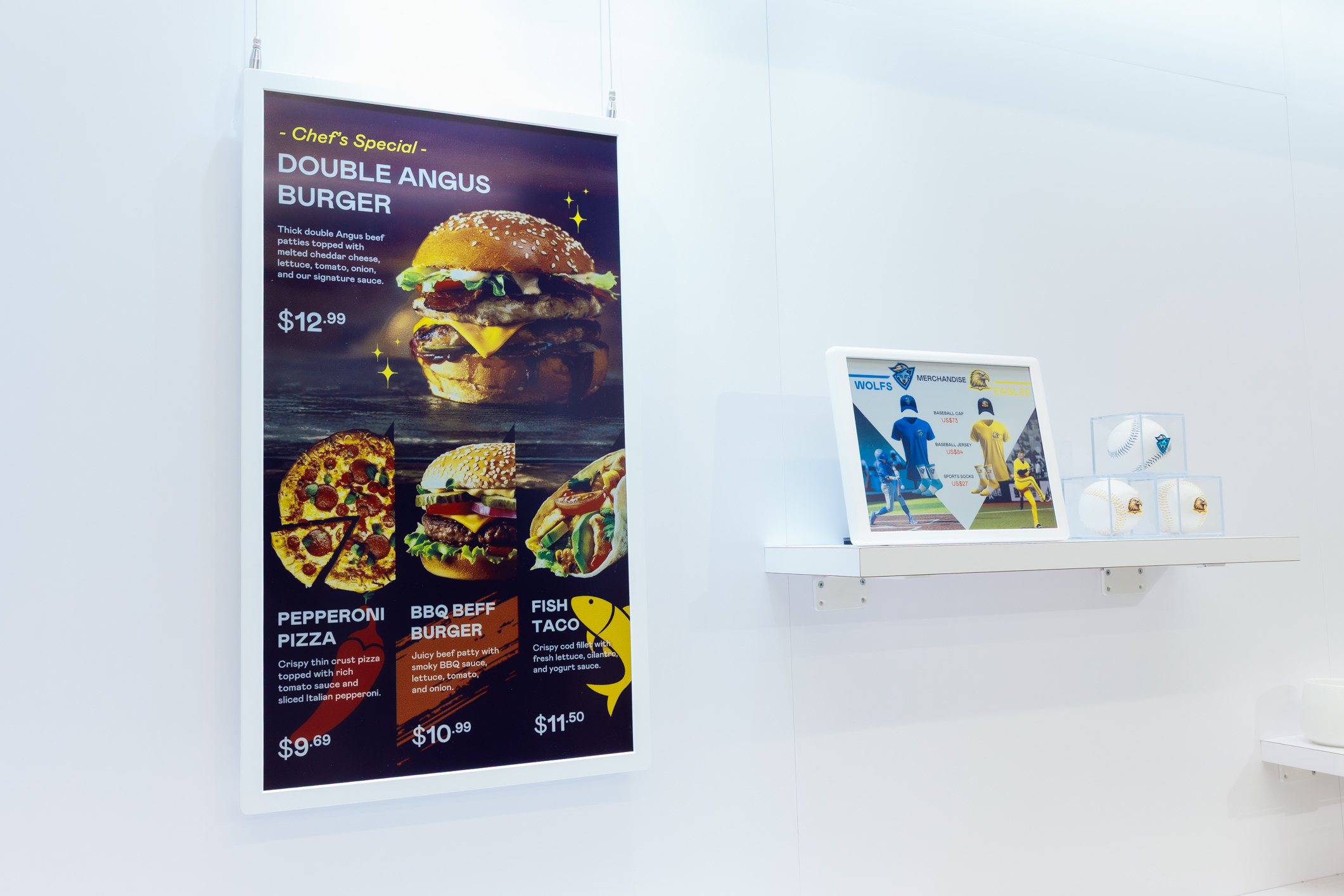 達擎開發的低功耗、全彩的aecoPost電子紙解決方案，僅在更新畫面時需要微量的電力驅動，無需佈建電線的便捷設計，使其可靈活應用、彈性選擇置放處；可搭配aecoTag電子貨架標籤解決方案，驅動商店內所有數位看板和電子貨架標籤，以遠端控制實現動態變價，提升門市人員作業效率，並以無紙化落實永續經營目標。