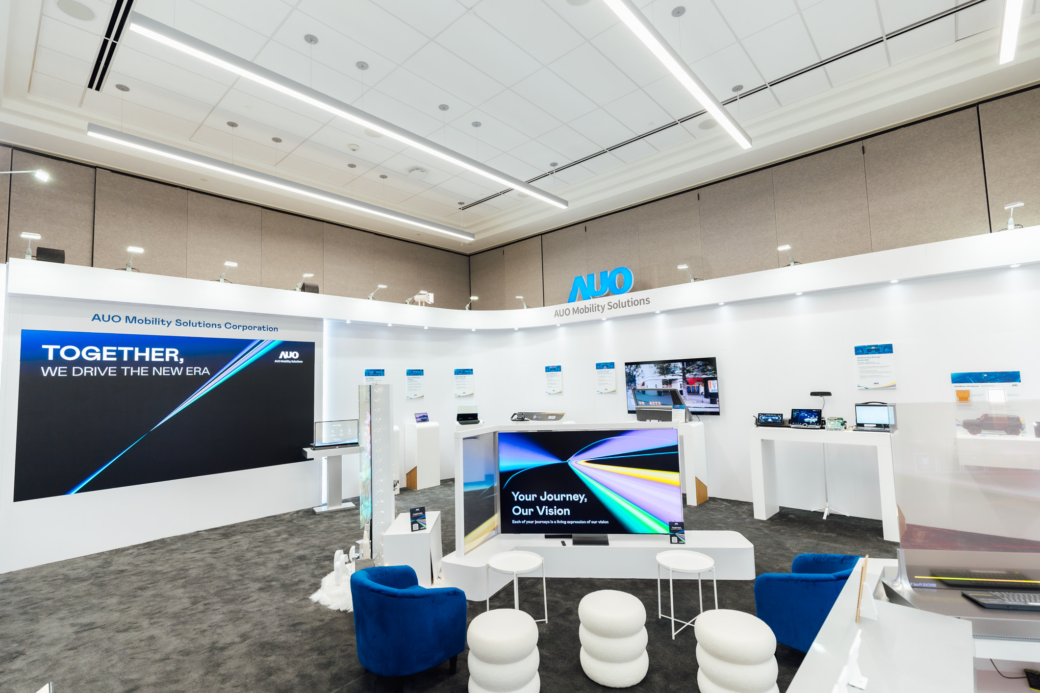 友達智慧移動在AI與軟體定義汽車的演進下，重新定義顯示人機互動，致力與產業客戶合作共創，打造具差異化、功能擴展彈性的未來座艙體驗。