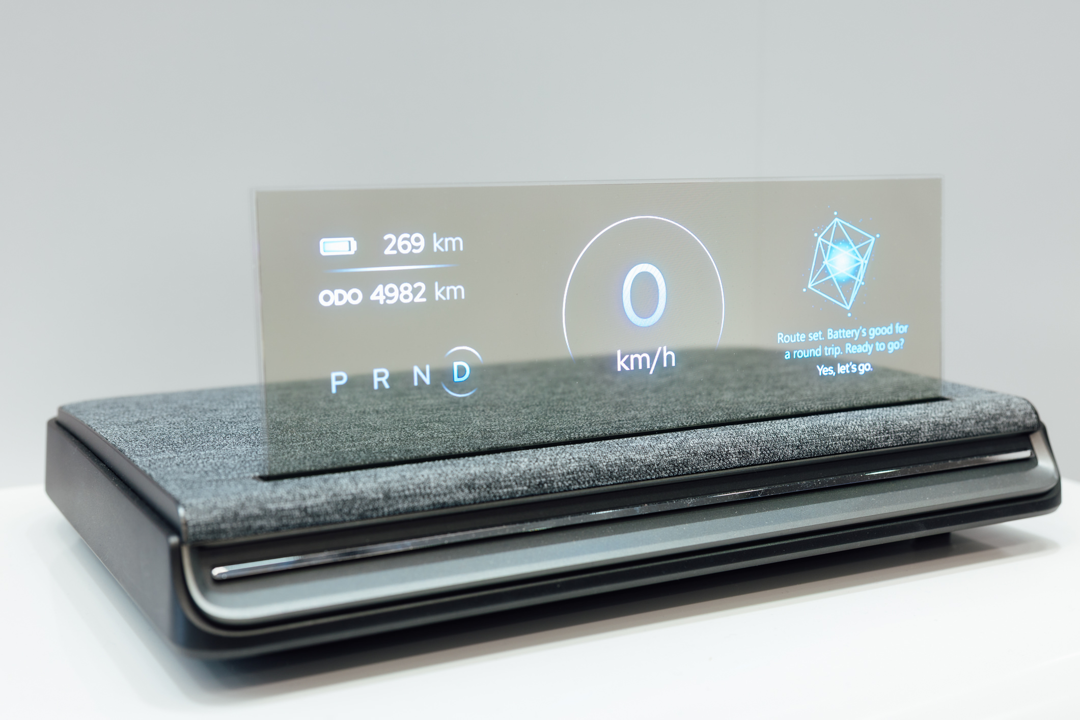 全球首款Aero Module透明Micro LED顯示器模組外觀輕盈通透，可與數位內容完美融合，提供動態顯示、先進控制、個人化沉浸感受。